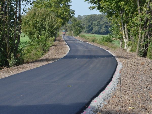 Budowa ścieżki rowerowej na koronie wału 8 km